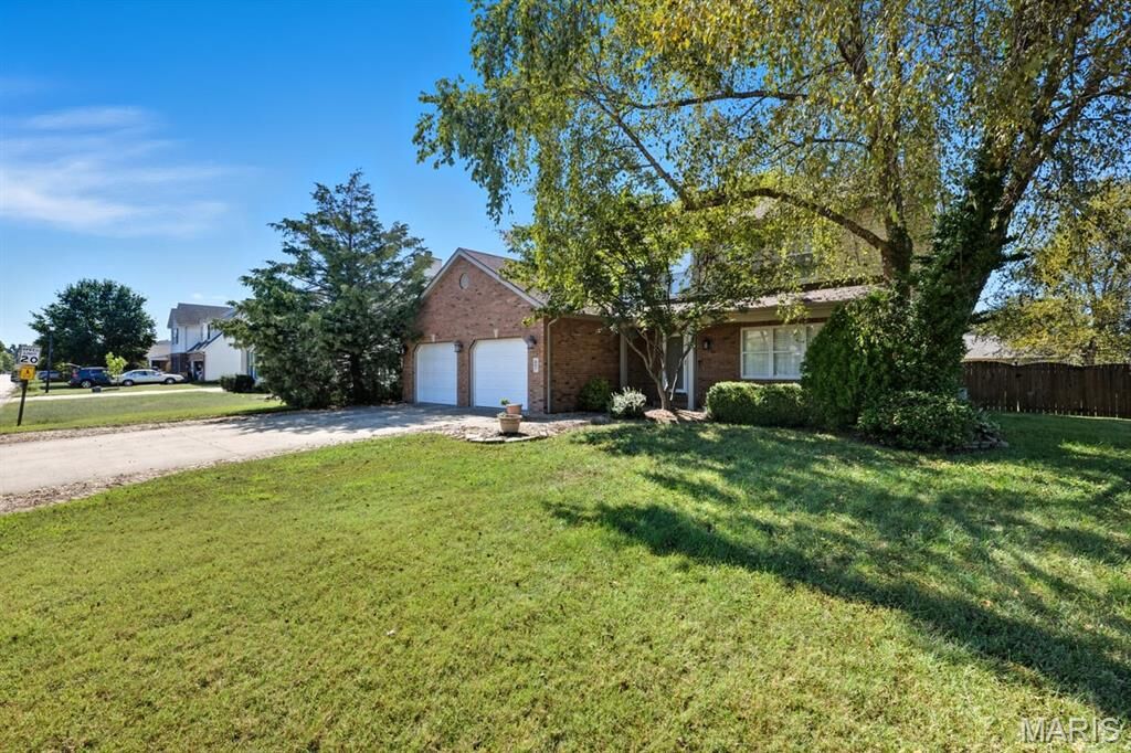 Property Photo: 118 Emerald Way East IL 62040