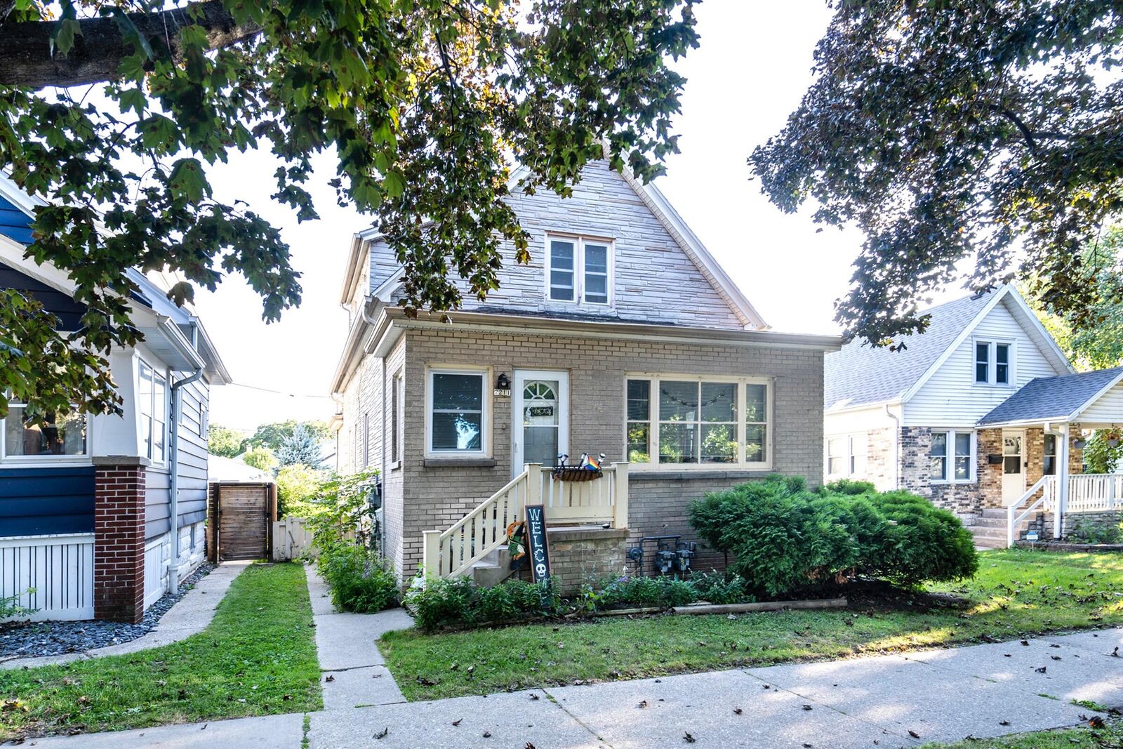 Property Photo:  2211 E Holt Ave Ave  WI 53207 