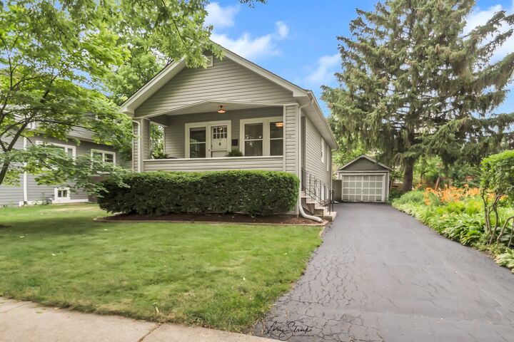 204 E Burlington Street  Riverside IL 60546 photo