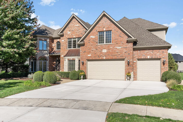 Property Photo: 624 Fawell Court IL 60565
