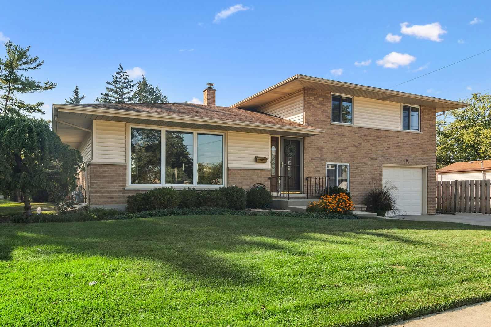 Property Photo: 450 Little Path Road IL 60016