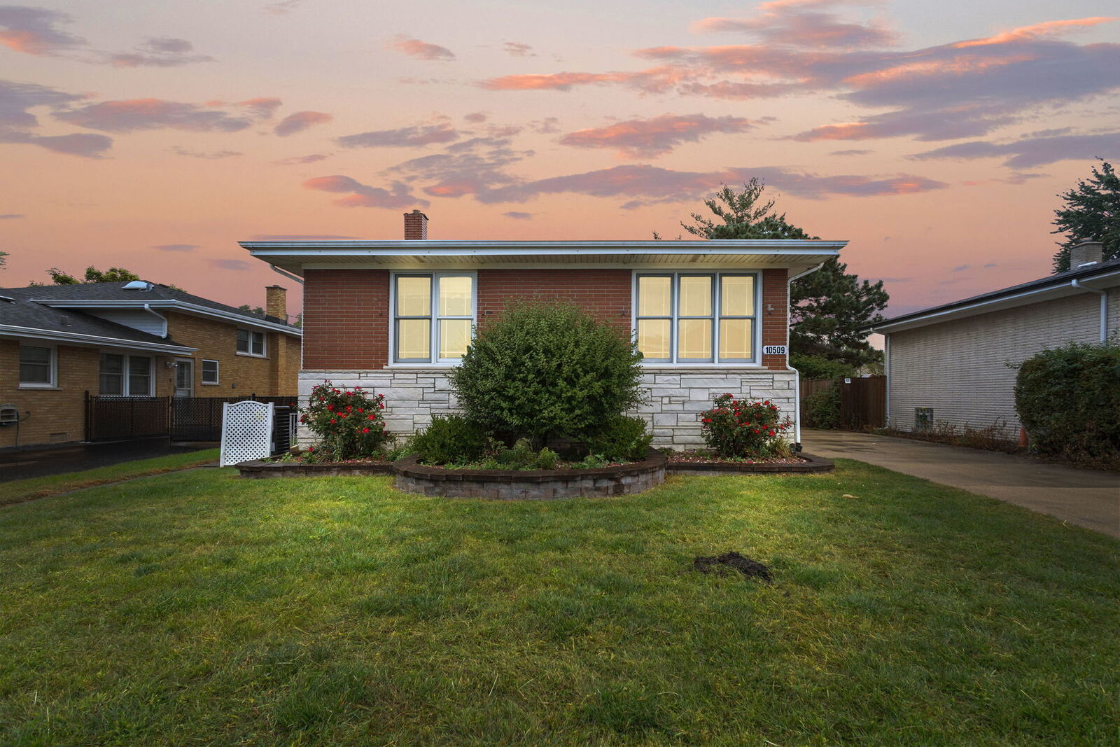 Property Photo:  10509 Kedvale Avenue  IL 60453 