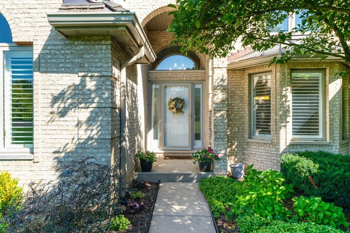 Property Photo:  21560 W Hampshire Place  IL 60060 