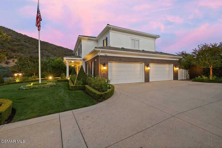 Property Photo:  112 Hampstead Court  CA 91361