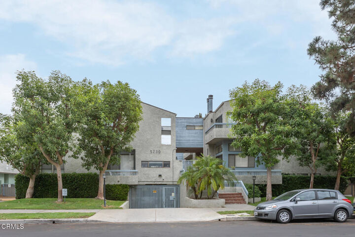 Property Photo:  5230 Bellingham Avenue 6  CA 91607 
