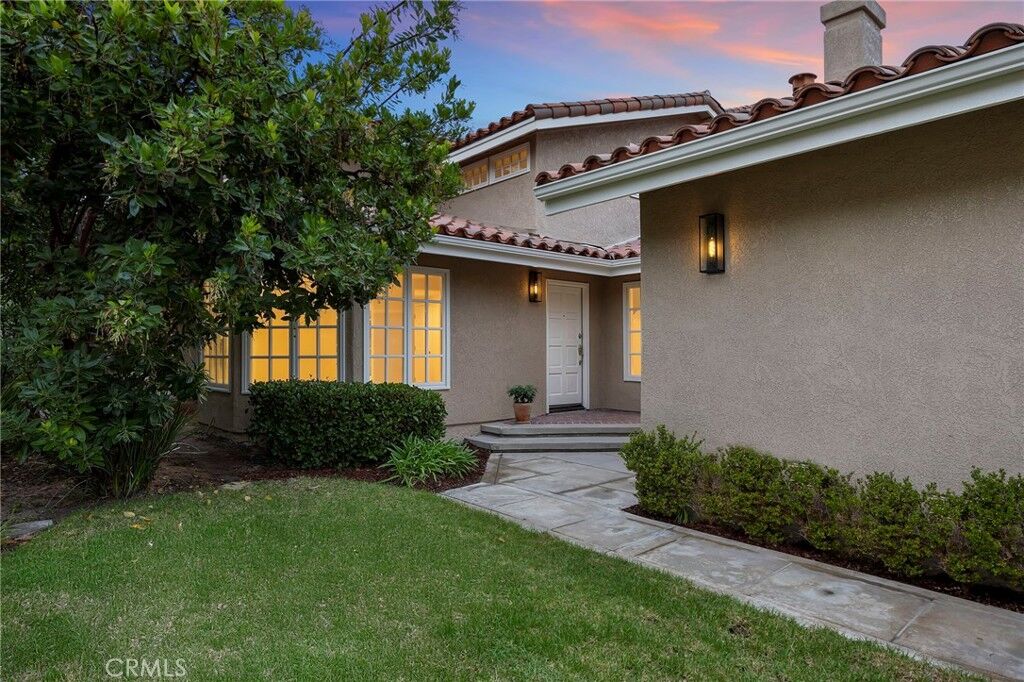 Property Photo: 33 W Malaga Place W CA 90266