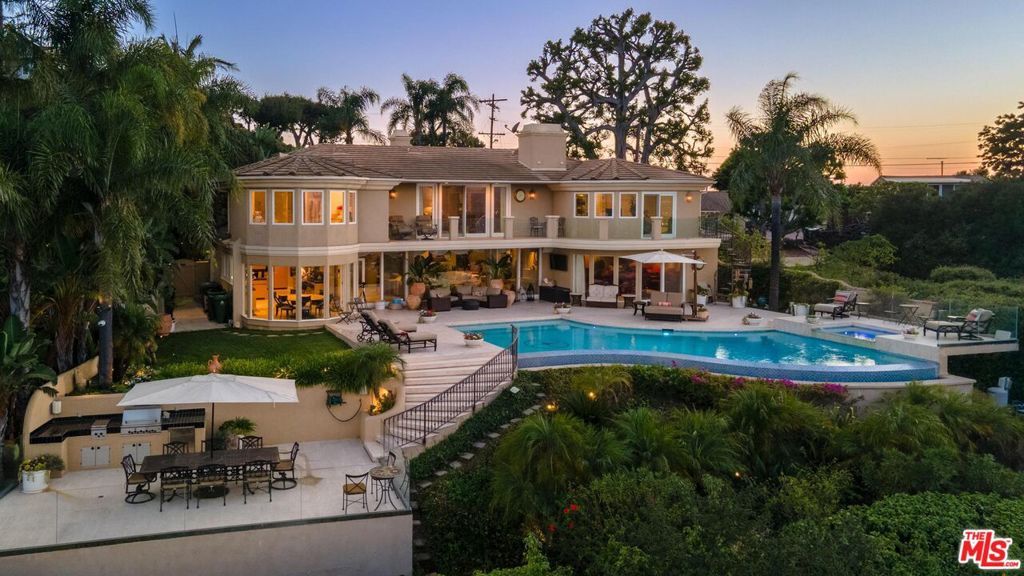 Property Photo:  7833 Torreyson Drive  CA 90046 