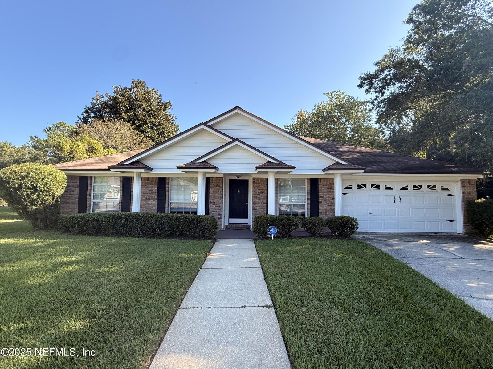 Property Photo:  1401 Starboard Court  FL 32003 