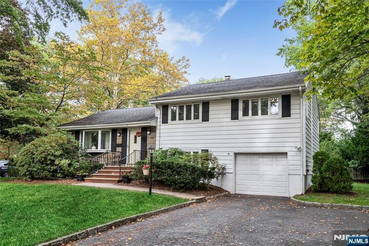 Property Photo:  15 Linden Road  NJ 07423 