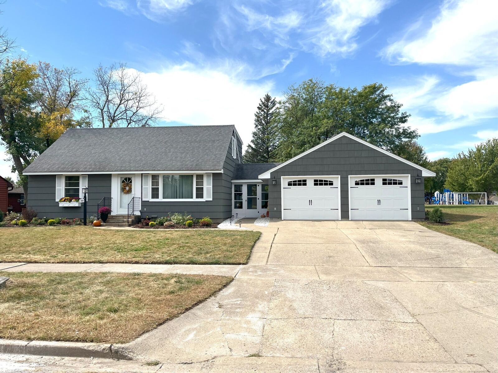 Property Photo: 944 S Hampton Street MN 56031
