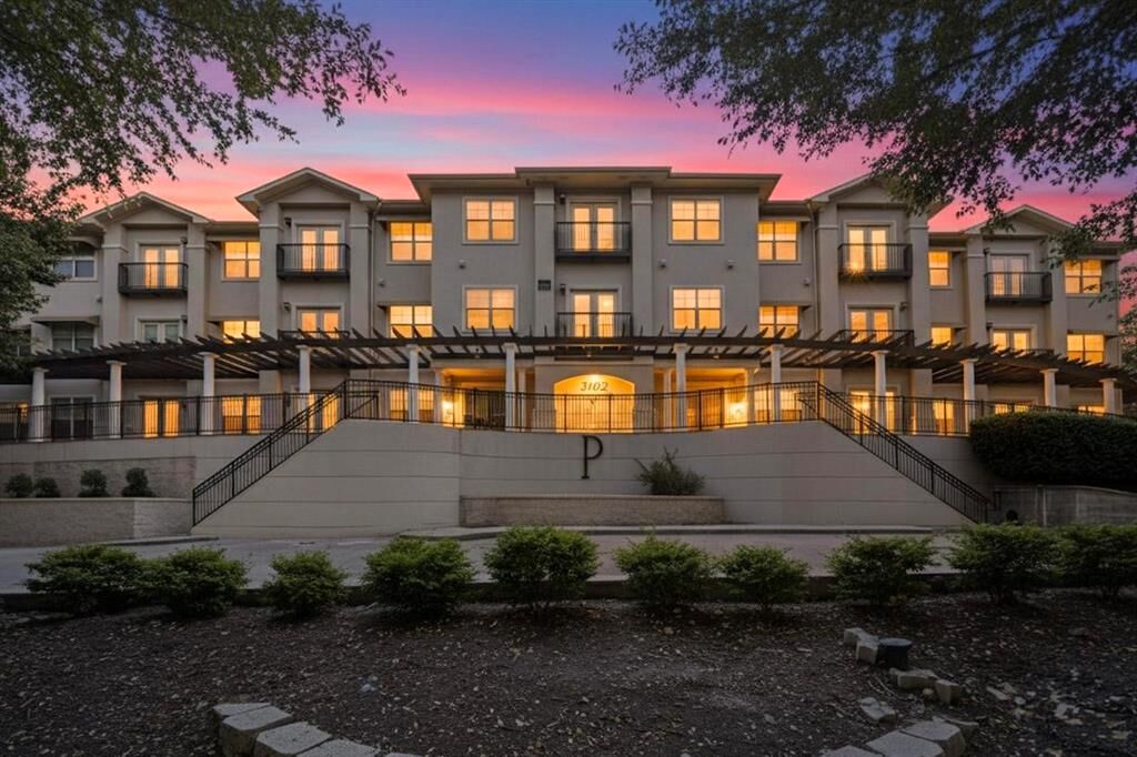 Property Photo: 3102 Kings Road 1307 TX 75219