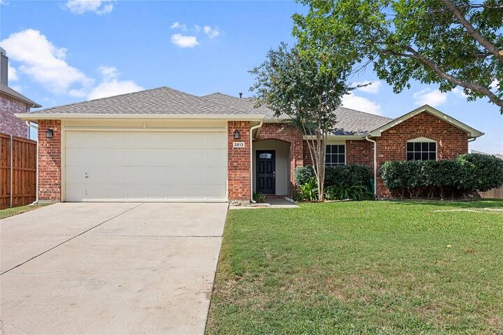 Property Photo: 2813 Goodnight Trail TX 76210