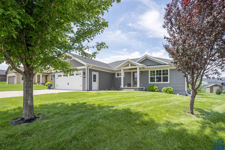 Property Photo: 1304 Olympia Place IA 51041