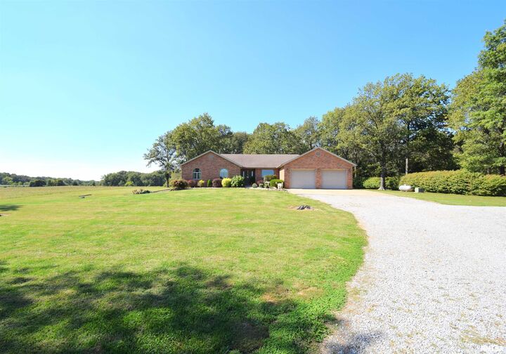 Property Photo:  677 County Road 105 E  IL 62814 