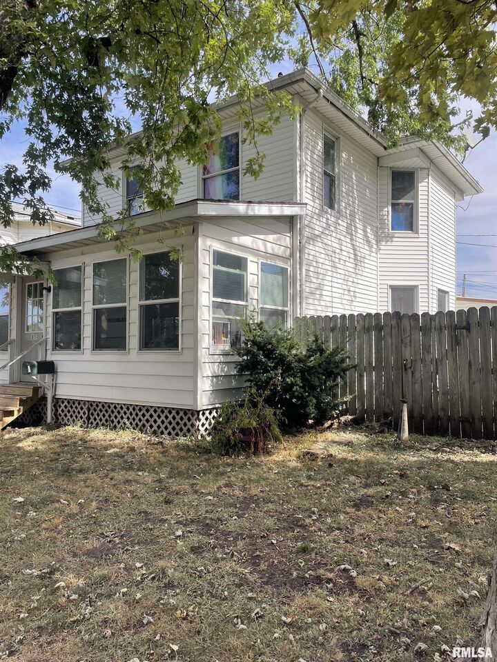 Property Photo: 815 S 6th Street IA 52732