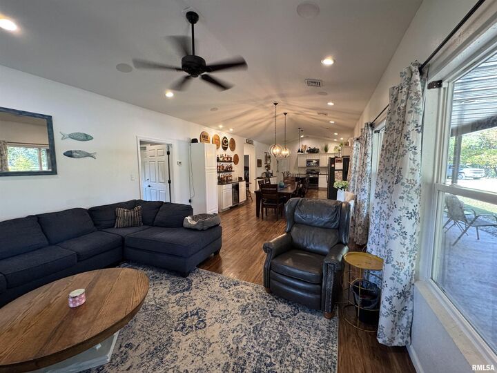 Property Photo:  1656 E County Road 1125 E Road  IL 62823 