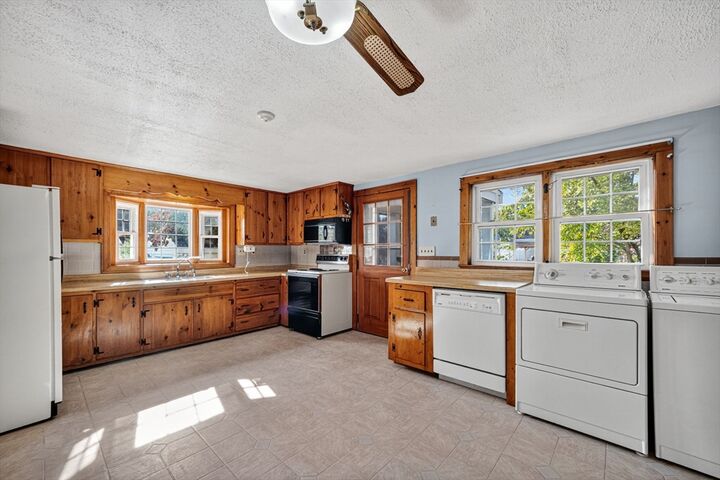 Property Photo: 77 Whipple Rd MA 01821