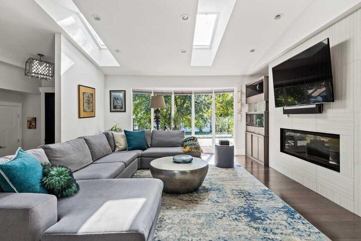 Property Photo:  410 Elbow Park Lane SW  AB T2S 2S6 