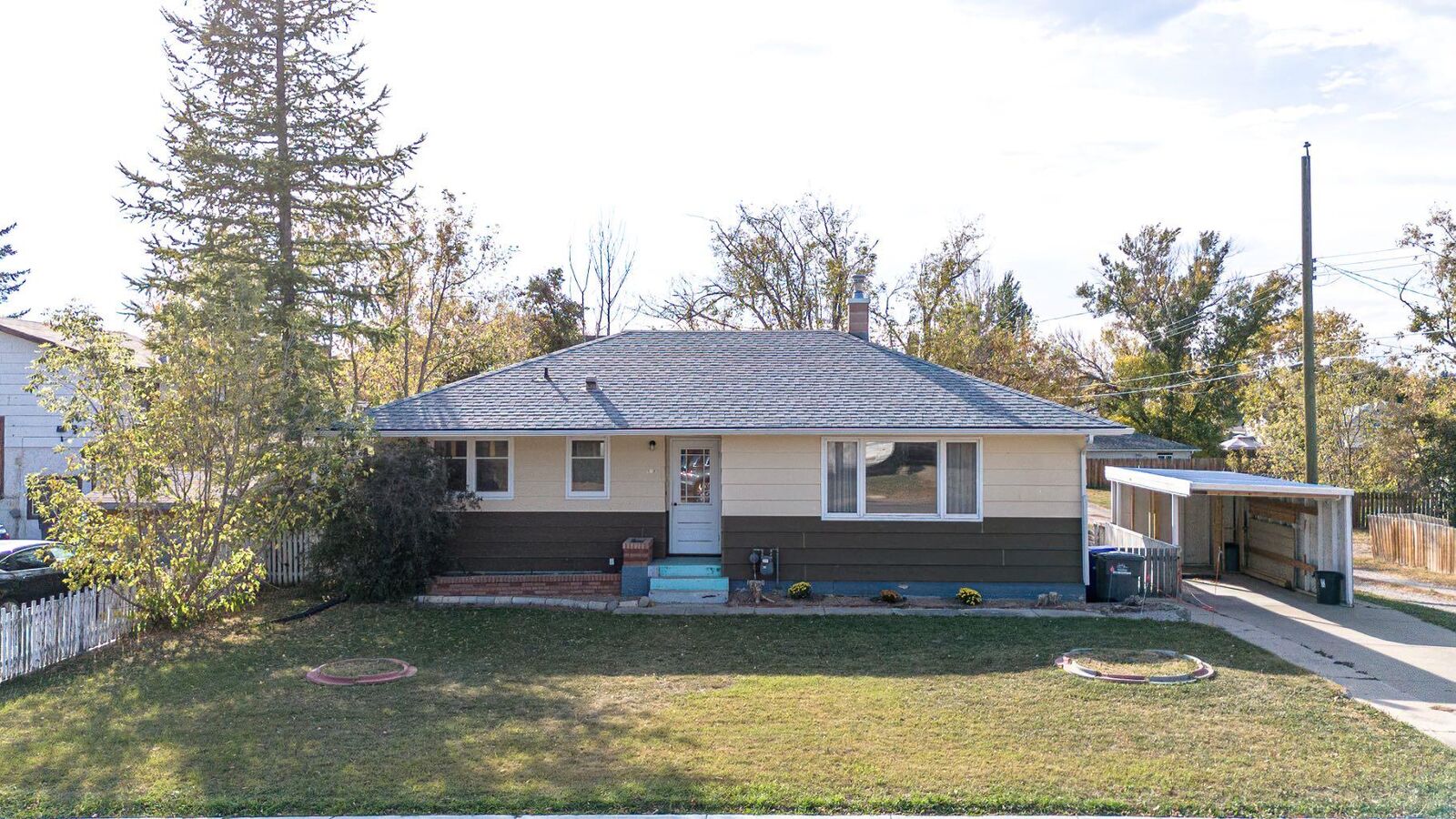 Property Photo:  4705 3 Street W  AB T0L 0T0