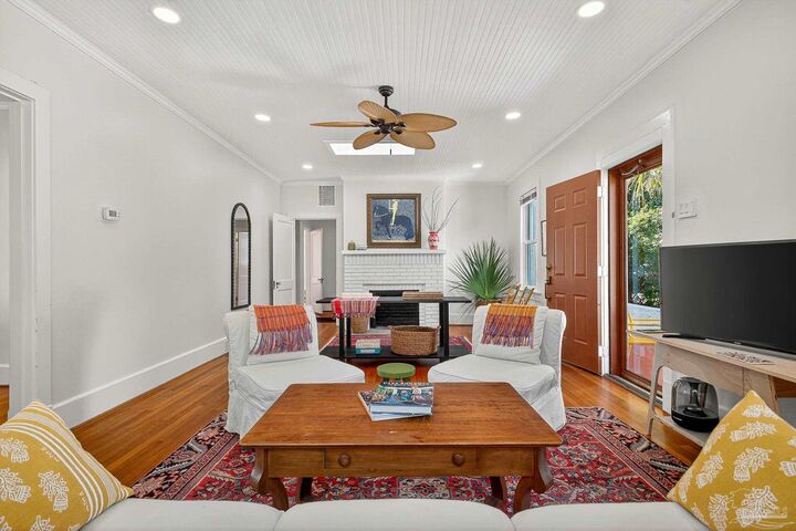 Property Photo:  1420 N 12th Ave  FL 32503 