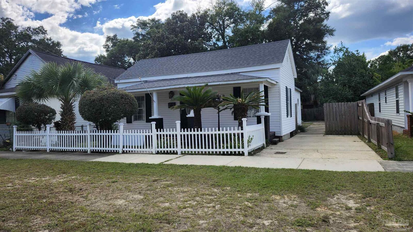 Property Photo: 913 N 8th Ave FL 32501