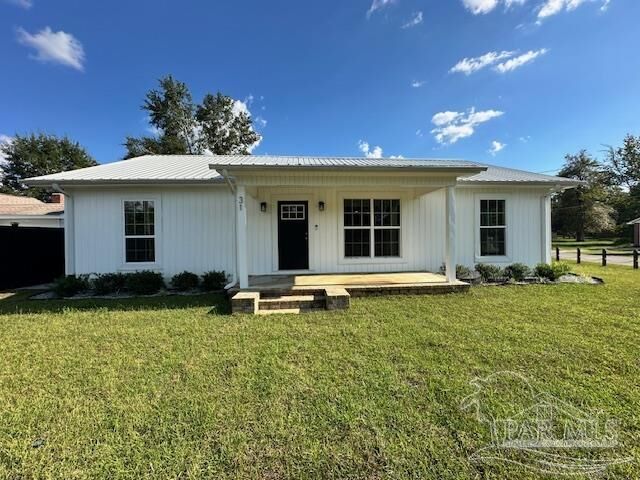 Property Photo: 31 W Cottage St FL 32535