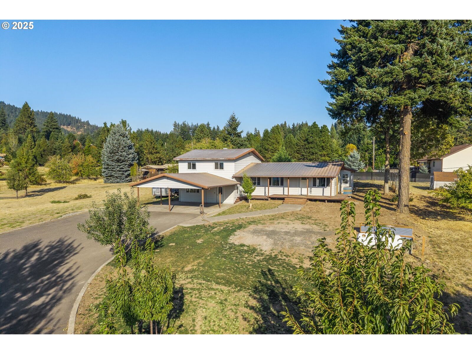Property Photo: 1175 NW Baker Dr WA 98672