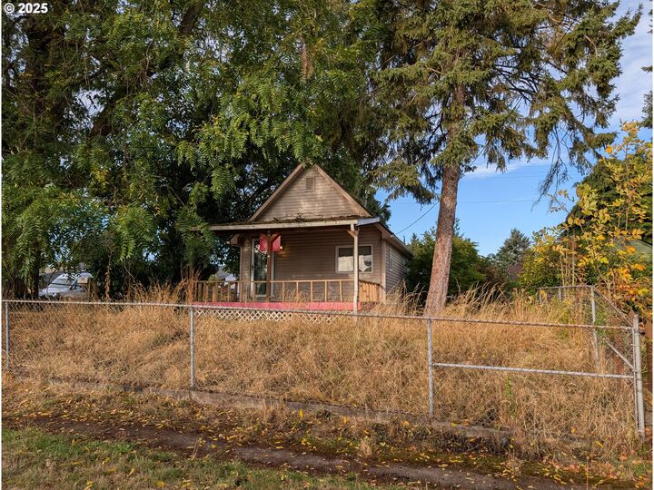 Property Photo:  3100 N St  WA 98663 