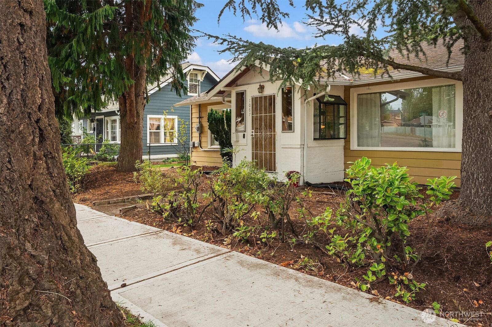 Property Photo:  1067 E 34th Street  WA 98404 