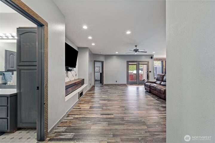 Property Photo:  724  Sage Bay Drive  WA 98837 