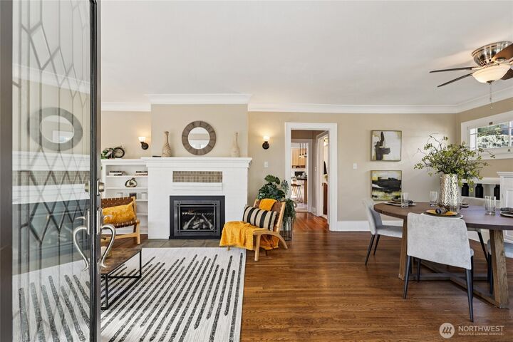 Property Photo:  511  23rd Avenue E  WA 98112 