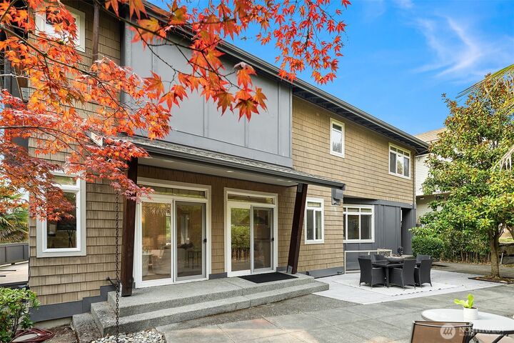 Property Photo:  2246  81st Avenue SE  WA 98040 