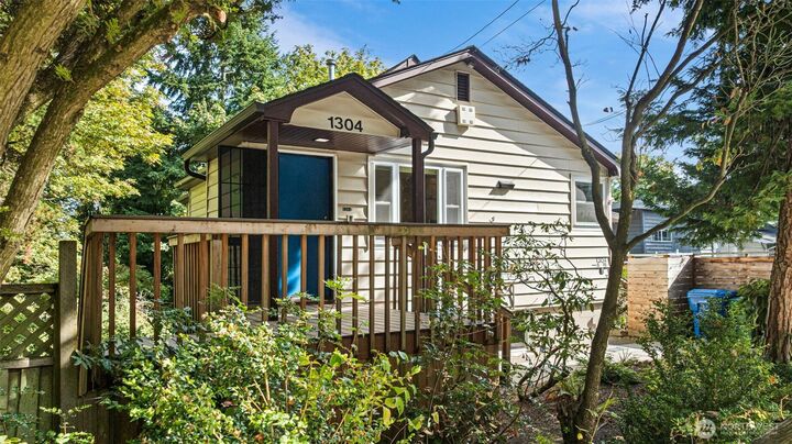 Property Photo: 1304 15th Avenue S WA 98144