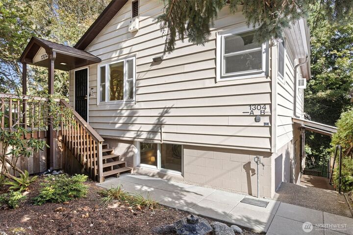 Property Photo:  1304  15th Avenue S  WA 98144 