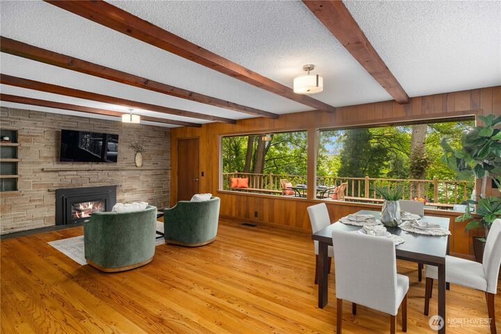 Property Photo:  2008 E Lake Sammamish Parkway NE  WA 98074 