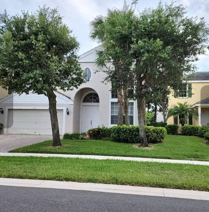 Property Photo:  305 Berenger Walk  FL 33414 