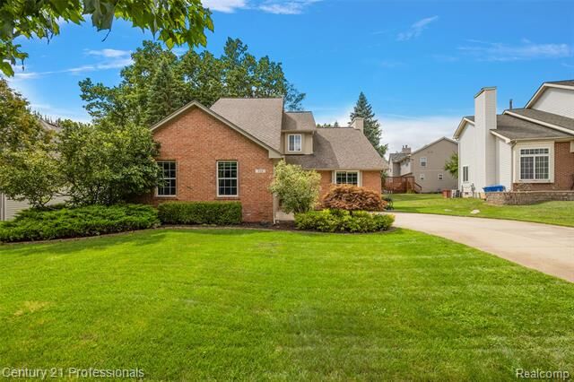 319 Pine Creek Court  Waterford Twp MI 48327 photo