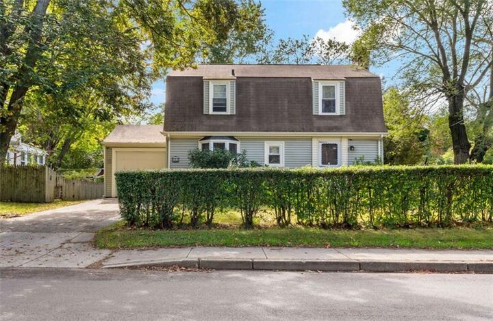 114 Maple Avenue  Middletown RI 02842 photo