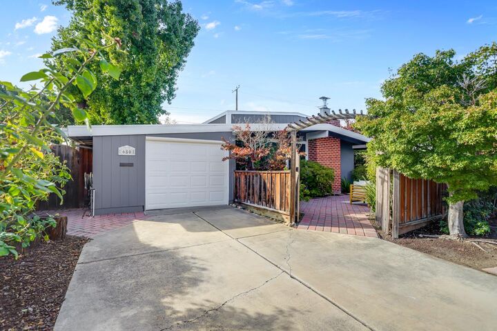 Property Photo:  680 Hamilton Lane  CA 95051 