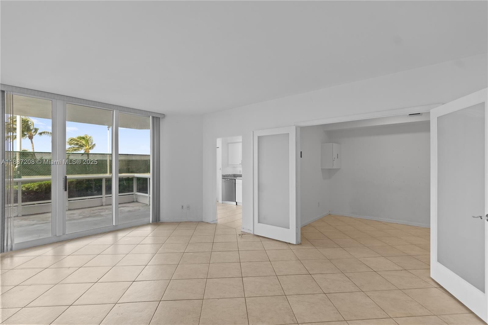 Property Photo: 4779 Collins Ave 506 FL 33140