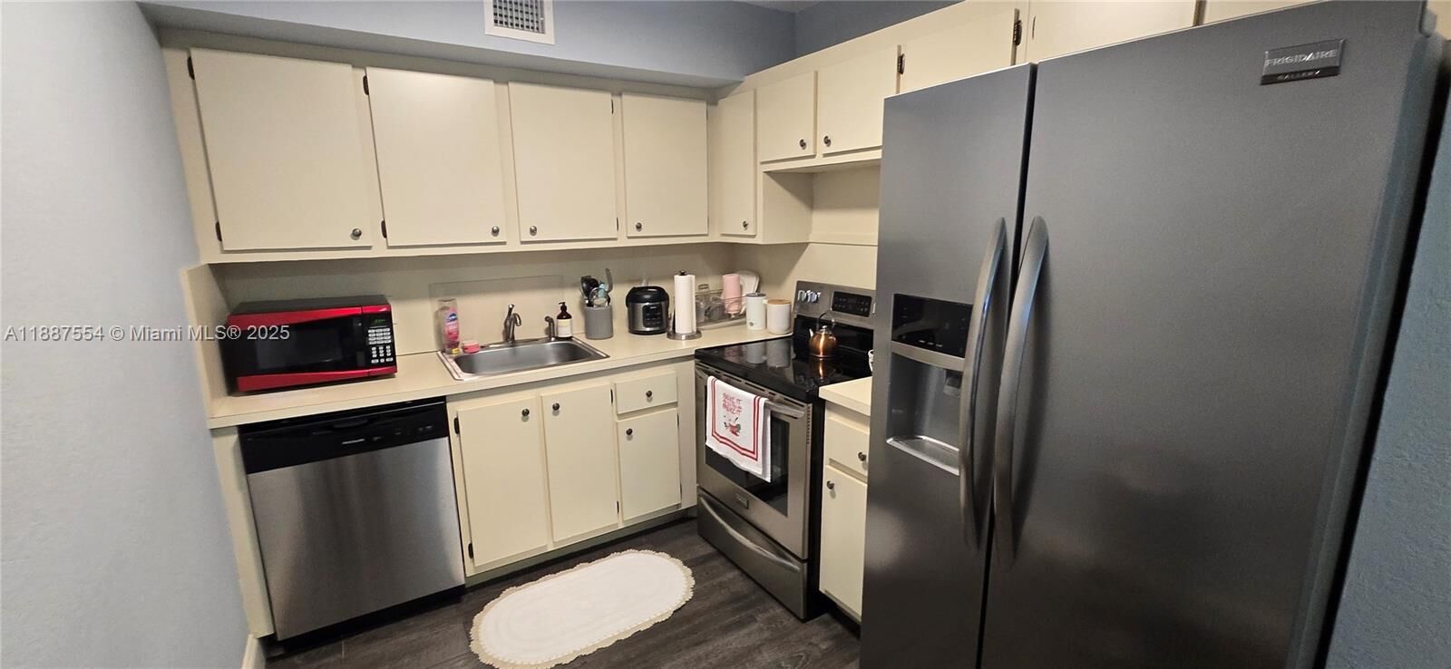 Property Photo: 13500 SW 1st St 302U FL 33027