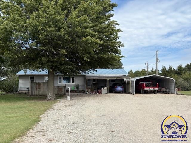 Property Photo: 958 Road 85 KS 66865