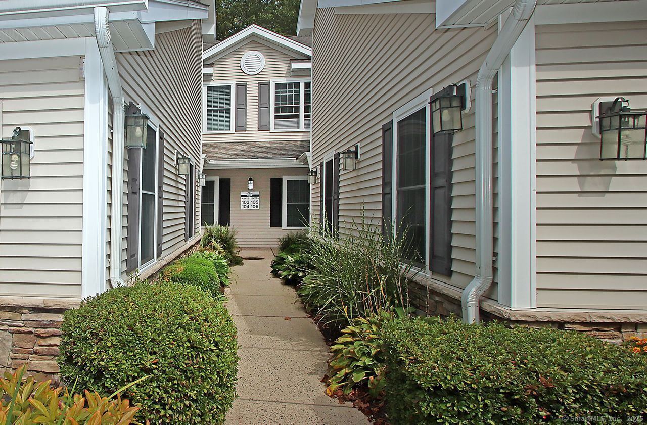 Property Photo:  35 Todd Street 103  CT 06518 