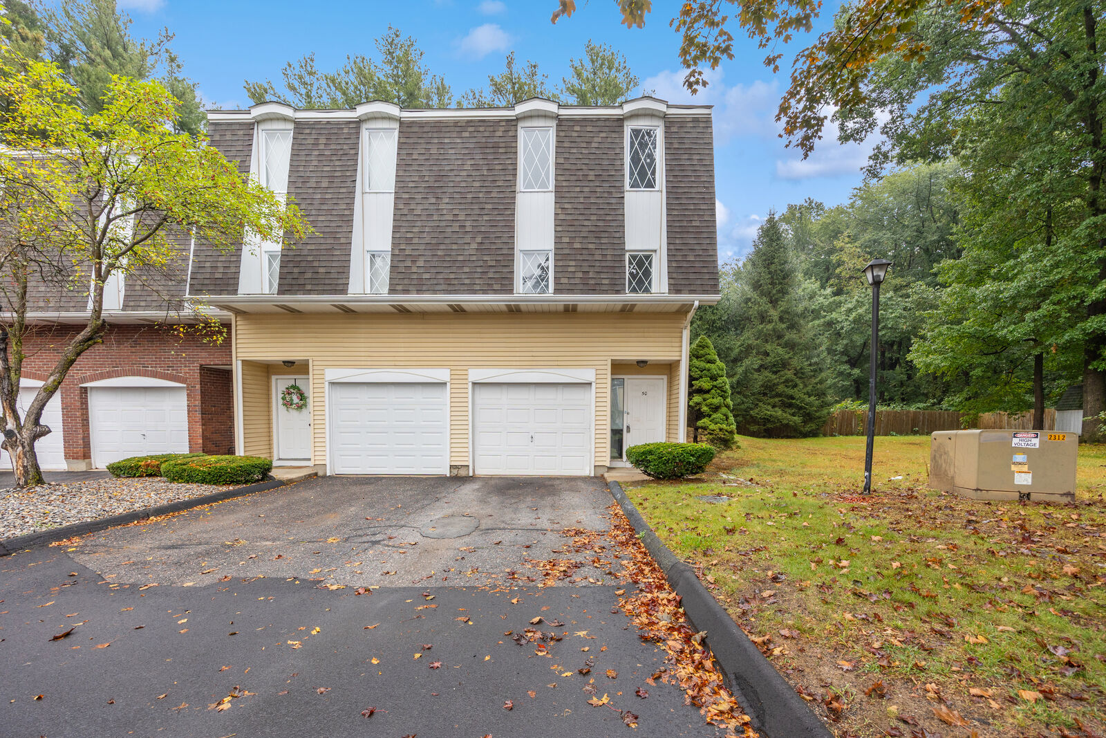 Property Photo:  50 Northbrook Court 50  CT 06111 