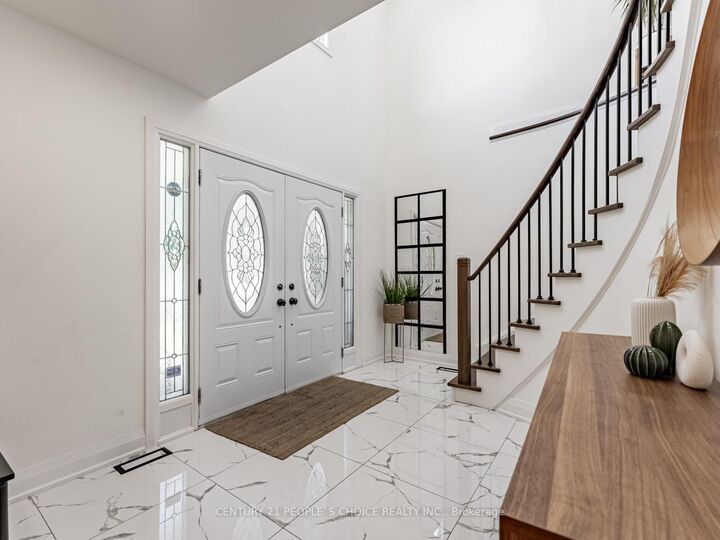 Property Photo:  4631 Dunedin Crescent  ON L5R 1M3 
