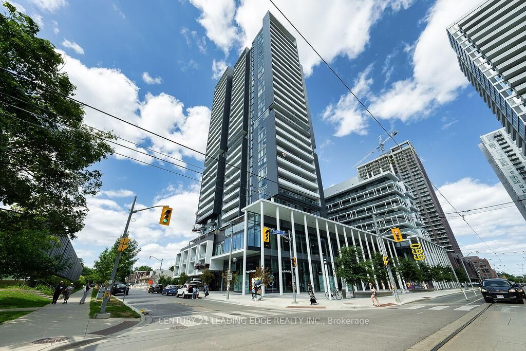 Property Photo:  225 Sumach Street 812W  ON M5A 0P8 