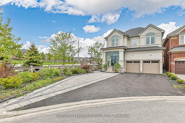 Property Photo:  2 Roy Harper Avenue  ON L4G 0V4 