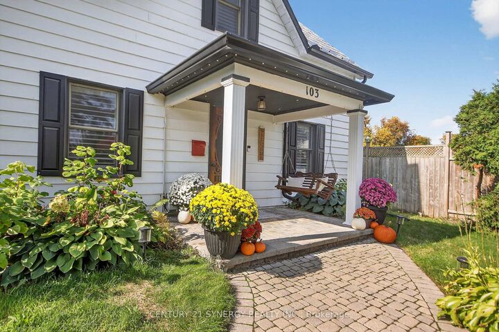 Property Photo:  103 Queen Charlotte Street  ON K0A 2Z0 