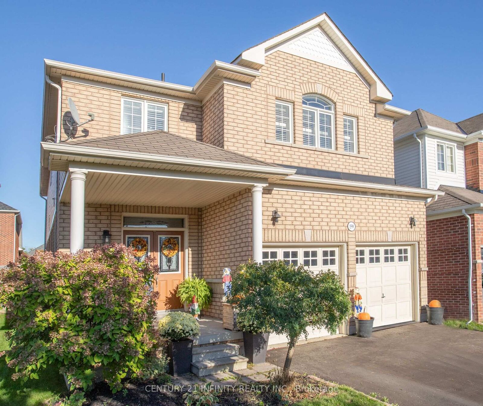 Property Photo:  1599 Quail Run Drive  ON L1K 0E1 