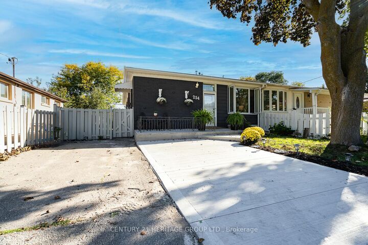 Property Photo:  254 Demaine Crescent  ON L4C 2W5 
